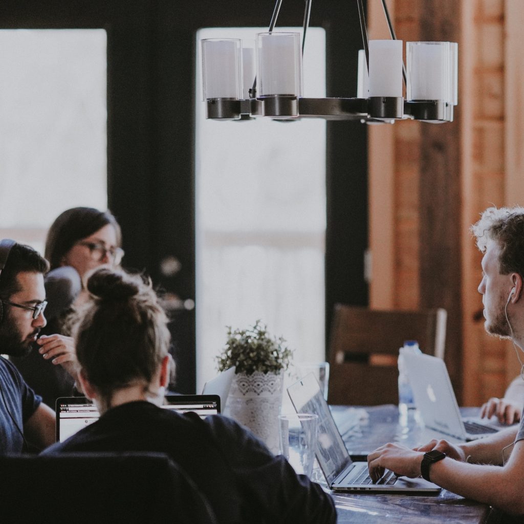 Team meeting annie-spratt-hCb3lIB8L8E-unsplash